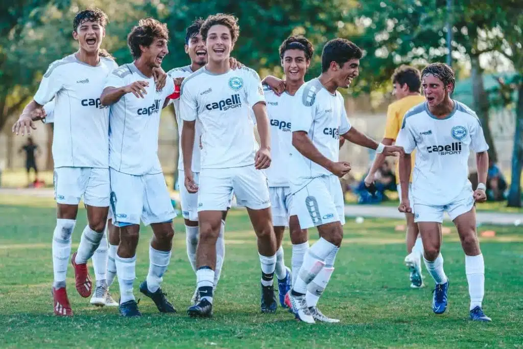 Camp de football en Espagne + formation linguistique à Valencia 11 Camp de football en Espagne + formation linguistique à Valencia 9